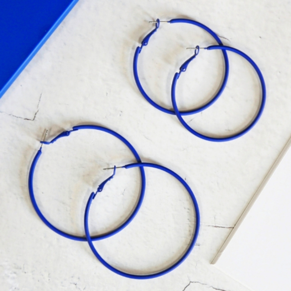 2 Matte Hoop Earrings Set